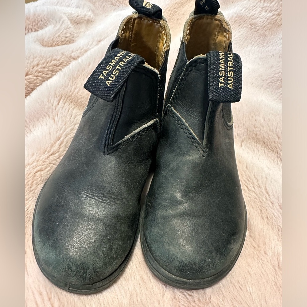 Kids blundstones shoes